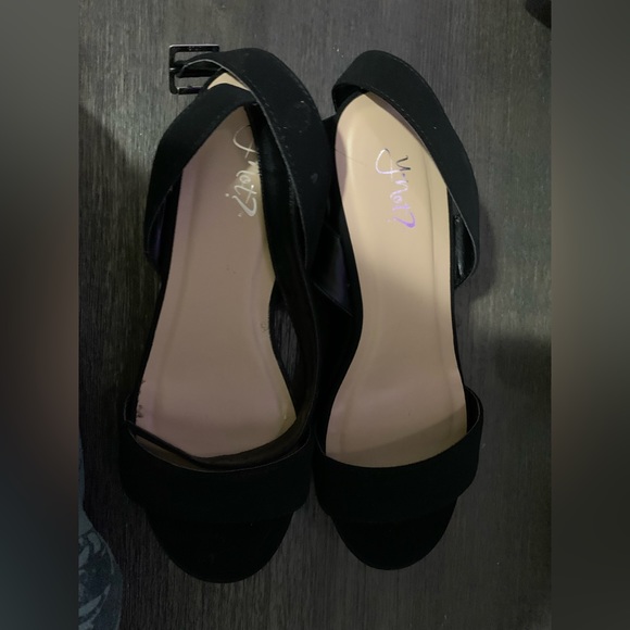 Beautiful,Black Y•not? Heels - Picture 3 of 5